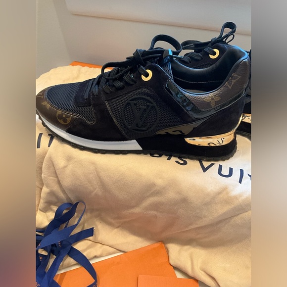 π― % AUTHENTIC LOUIS VUITTON RUN AWAY SNEAKER β€οΈβπ₯β€οΈβπ₯β€οΈβπ₯ - Picture 3 of 13